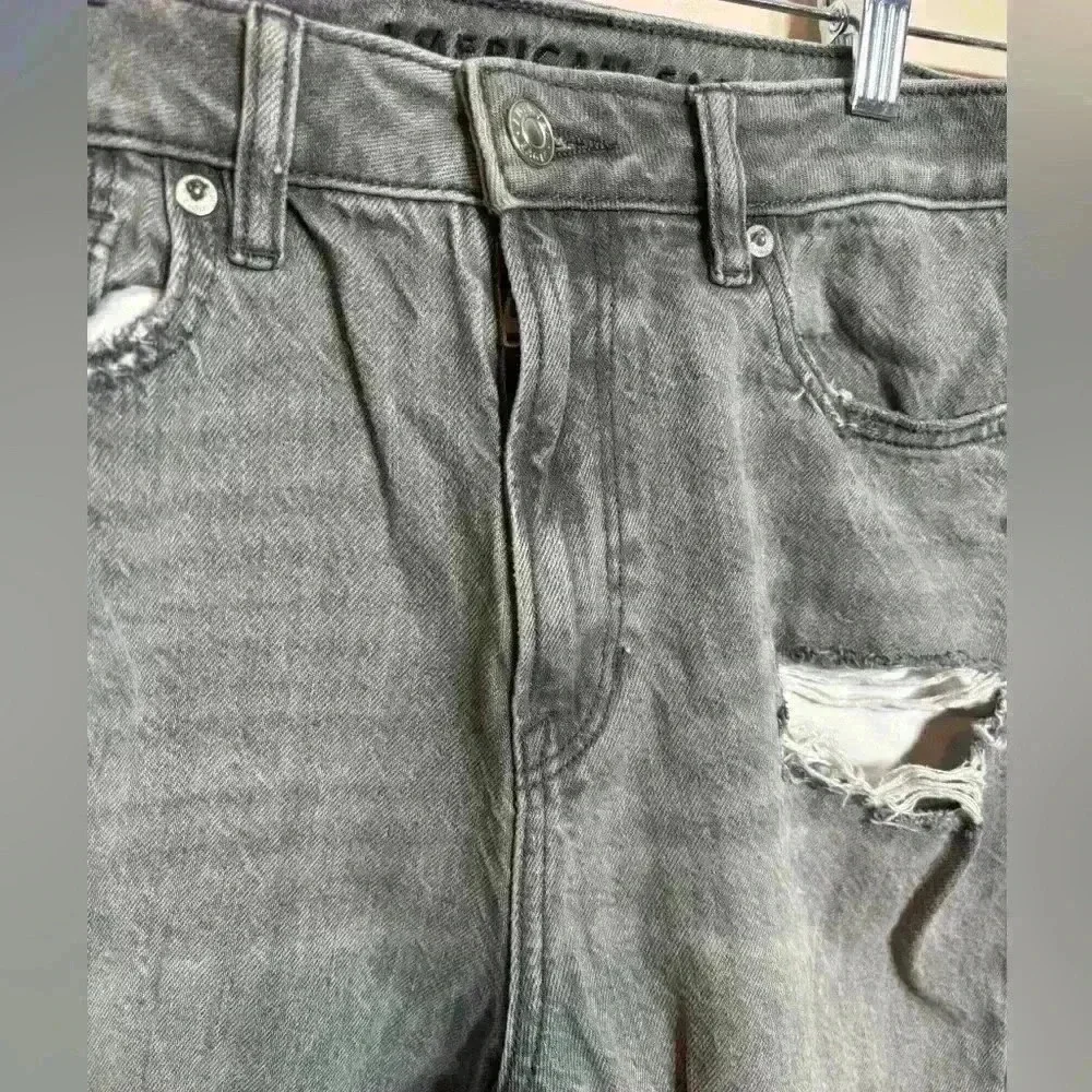 American Eagle AEO Women's Mom‎ Jeans Gray Ripped Distressed Size 4